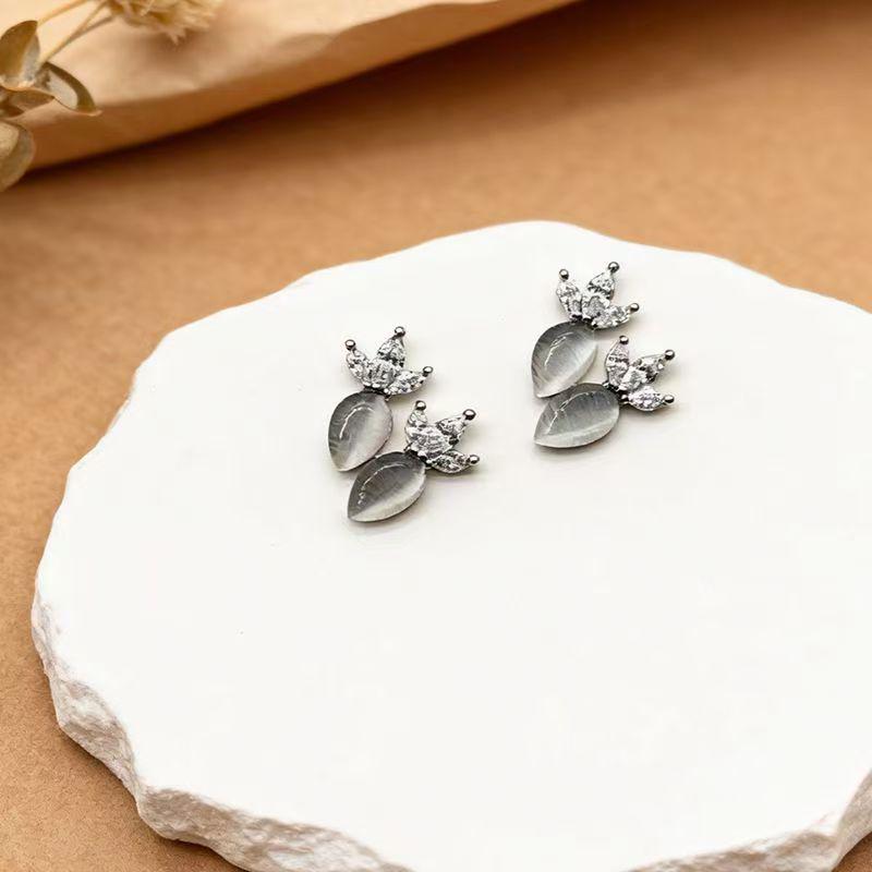 

Редька Кролик Срібна Голка Розкішний Камінь Котяче Око Тварина Пусети для Жінок