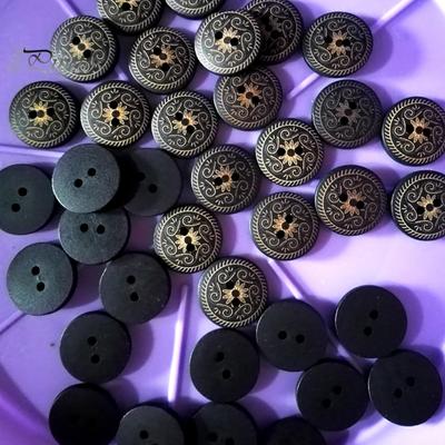 50 peças 18mm botões redondos de madeira com dois furos florais esculpidos acessórios de costura artesanal
