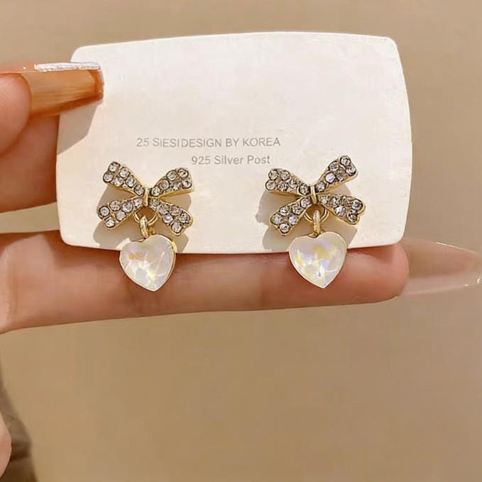 

A must for sweet girls! Flash diamond bow pendant, love stud earrings, temperament, fairy air, magic color, less earrings.