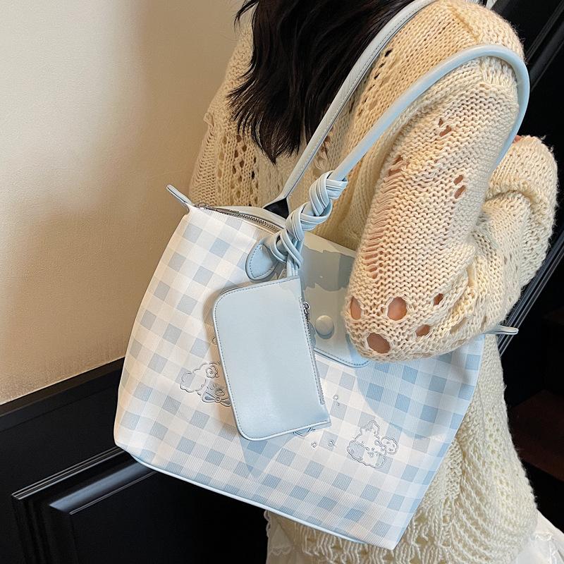 2025 New Summer Foreign Style Niche Design Shoulder Bag Plaid Shoulder Bag Large Capacity Commuter Underarm Tote Bag