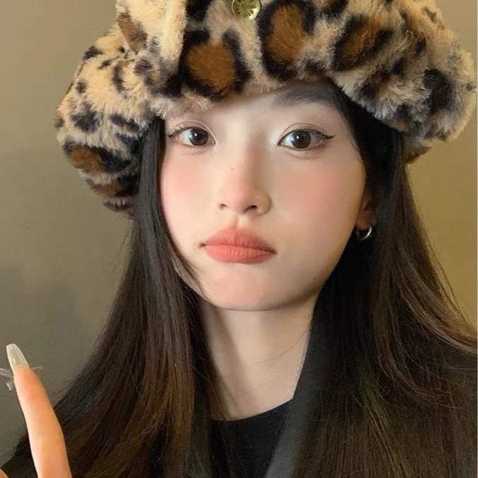 Neue Baskenmütze mit Leopardenmuster Damen Herbst und Winter Koreanische Version Vielseitig Gesicht zeigend Kleine Malermütze Warm Ohrenschutz Baskenmütze