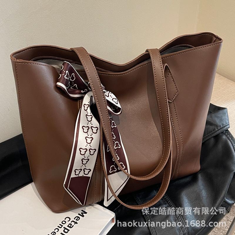 Winter bag commuter tote bag women's 2025 new texture Maillard shoulder bag large capacity popular handbag