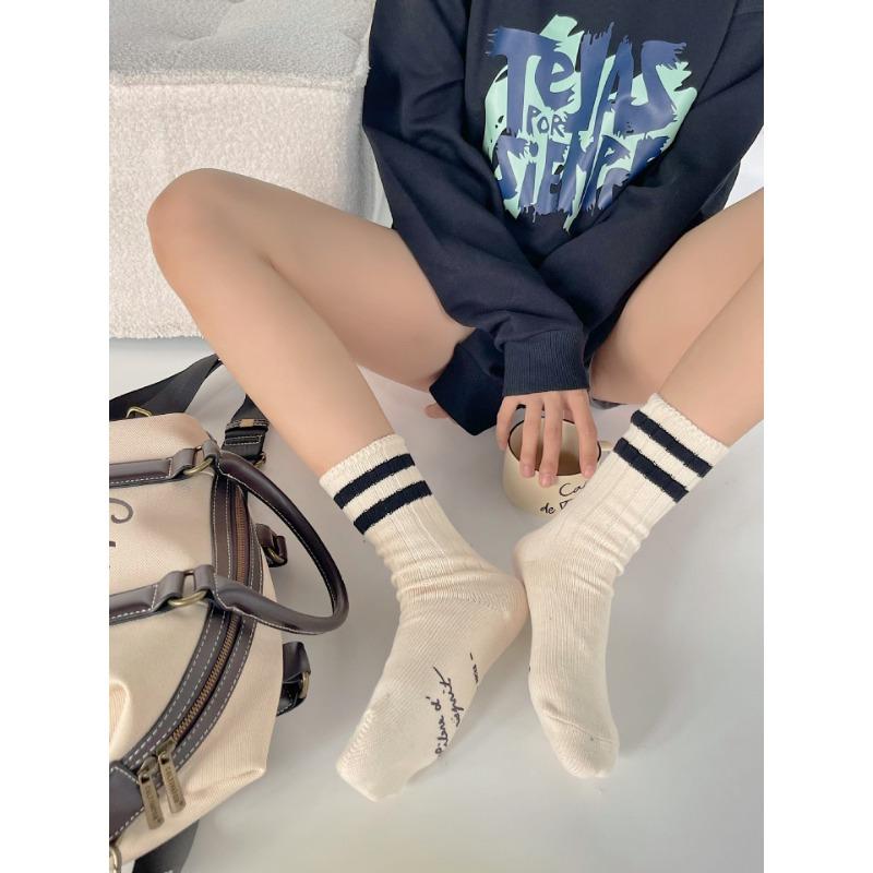 

Fashionable and Retro Pile Socks, Two-bar Striped Mid-calf Socks, Versatile and Slimming, Printed Socks on The Soles, Anti-slip for Women 1 pair чорний