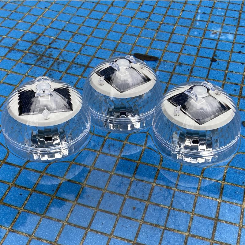 Solare Schwimmteichleuchte mit Insektenlockmittel und farbwechselnder LED zur Fischfütterung in Teichen