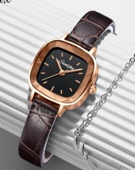 Klein Vierkant Koud Wind Niches Eenvoudig Student Kwarts Horloge Dames Trend Mode Temperament Horloge Partij