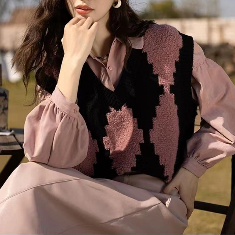 Fashion V-neck Argyle Printed Loose Women's Vest 2025 Spring and Autumn Sleeveless Elegant Knitted Pullover Sweater Tank Tops Female Clothing