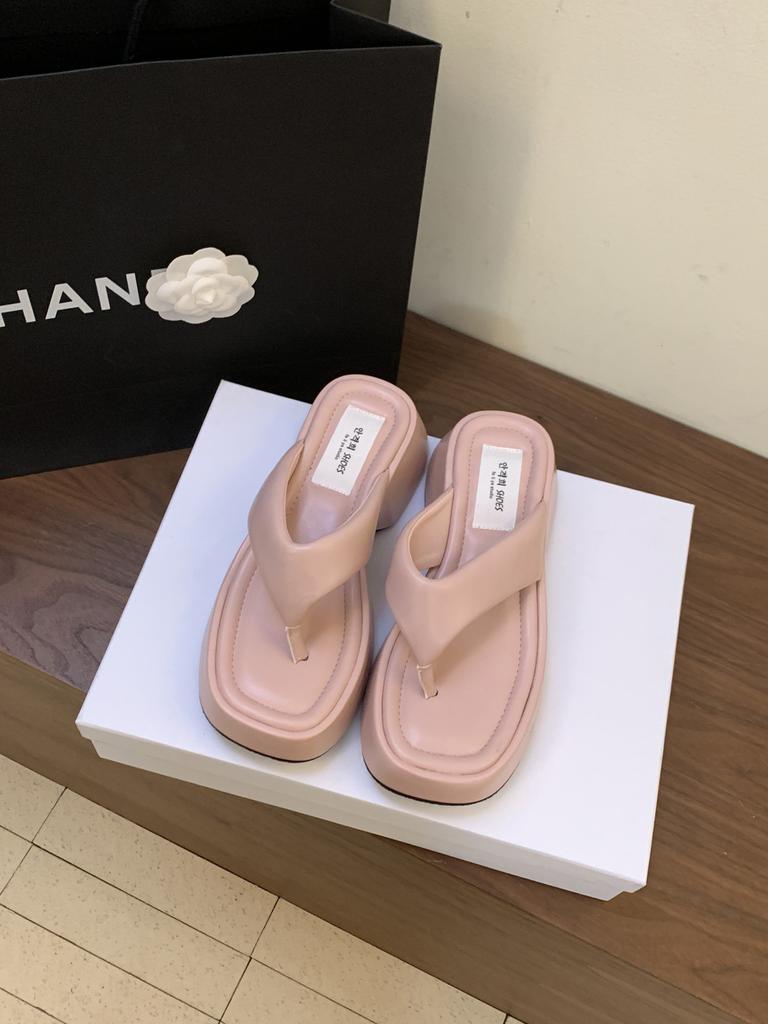 2025 Summer Fashion Thick-soled Cross-strapped Cool Slippers Women's Shoes Wear Versatile Height Increase Internet Celebrity Beach Muffin Slippers