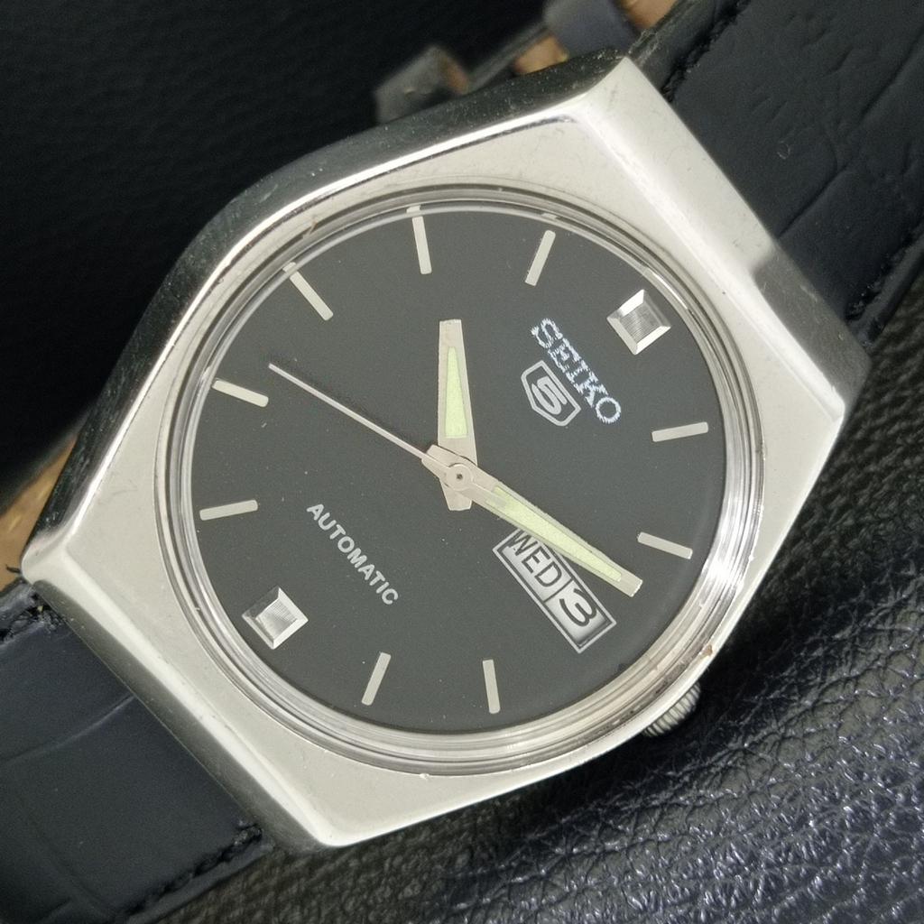 

Seiko 5 АВТОМАТИЧЕСКИЕ ВИНТАЖНЫЕ ЯПОНСКИЕ ЧАСЫ 6319A МУЖСКИЕ ЧАСЫ С ЧЕРНЫМ ЦИФЕРБЛАТОМ a701299-5 R206a-a701299
