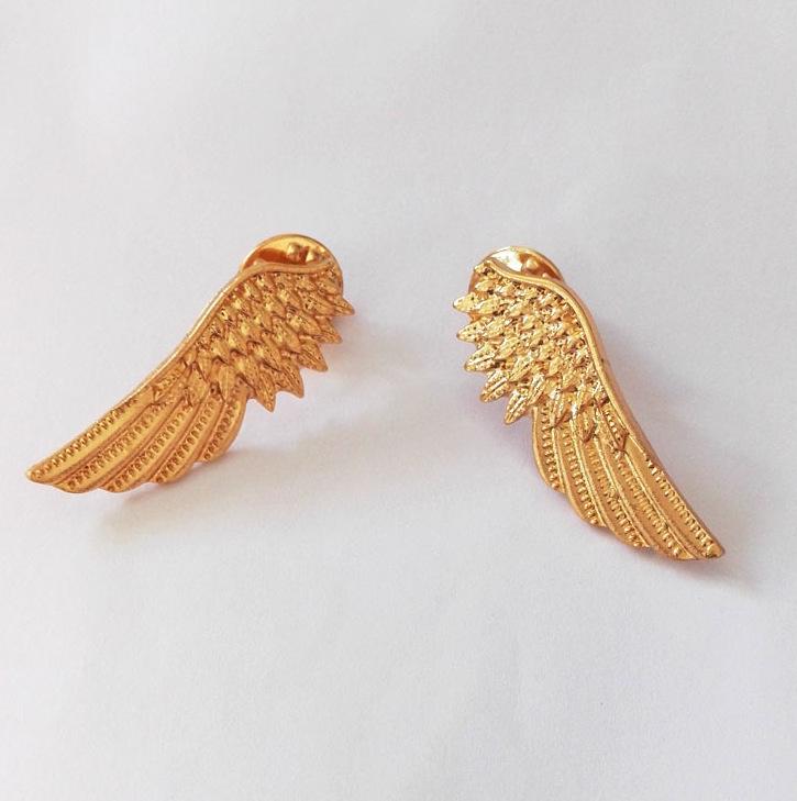 

Брошь-булавка в виде крылатого воротника в европейском и американском стиле золотой