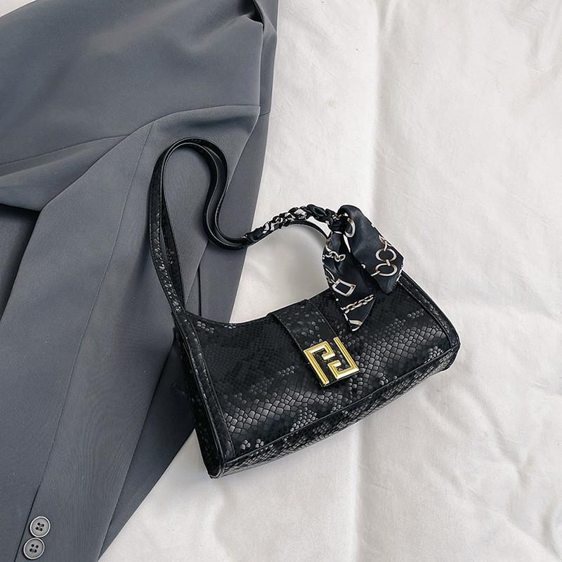 

Minimalist Crescent Shoulder Bag Pu Fabric With Card Pocket For Street Fashion