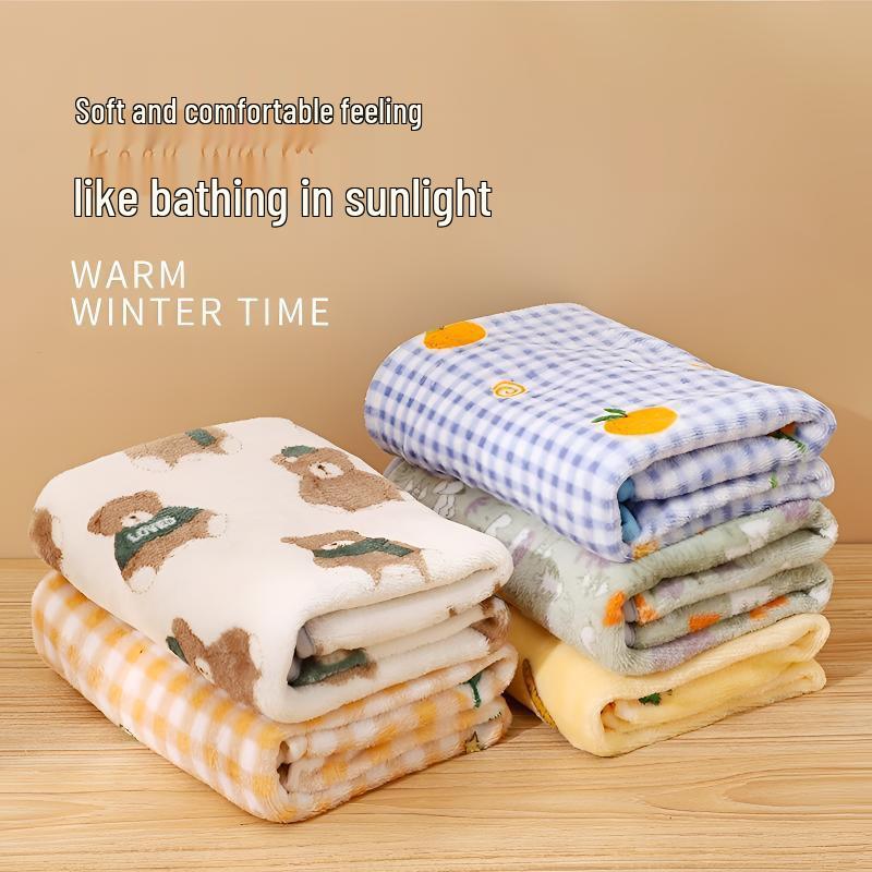 Coral Fleece Winter Blanket for Pets - Cozy Quilt for Dogs and Cats