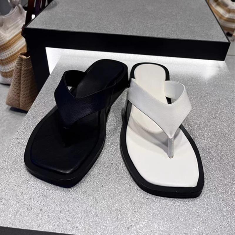 Thick-bottomed flip-flops for summer wear, new beach cool slippers
