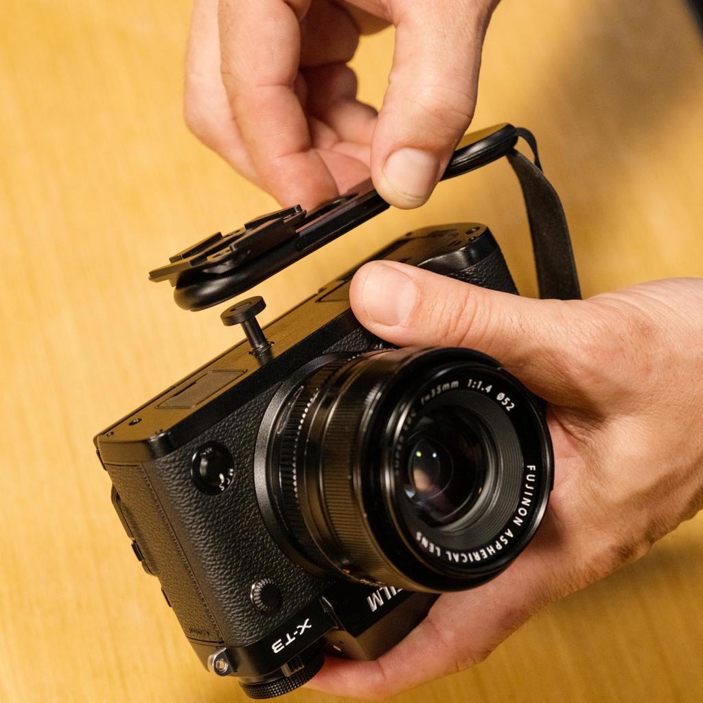 Peak Design Micro Clutch Hand Strap Free Size L-Plate (MC-L-1) Black,