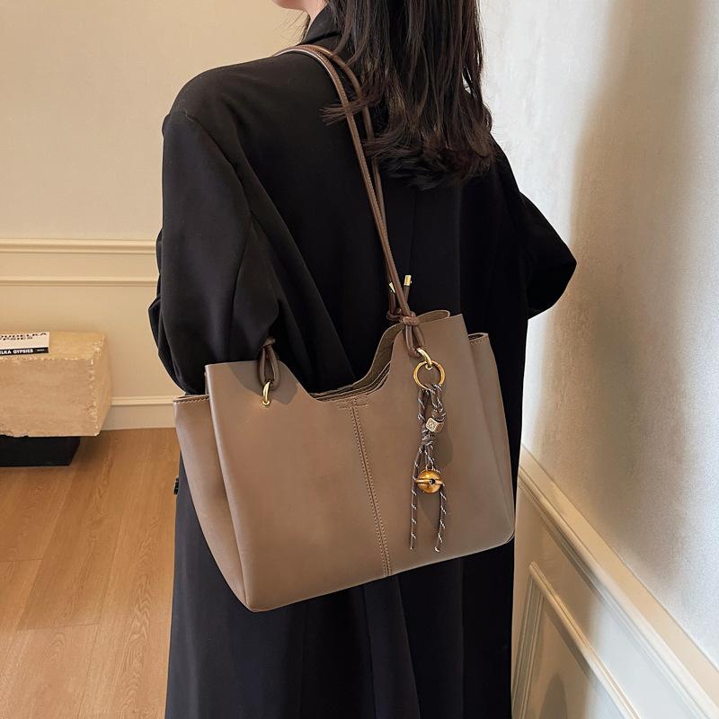 Large-capacity versatile three-fold extra-large bag, women's autumn and winter advanced texture commuter portable shoulder bag