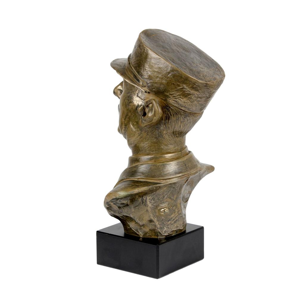 Charles de Gaulle - marble bust, statuette of a famous person, decoration for office, school, and hotel by the Art-Dog brand