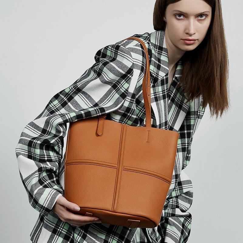 First Layer Cowhide Single Shoulder Mother Child Bag Can Be Slanted. New Genuine Leather Retro Commuter Light Luxury Tote Women's Bag
