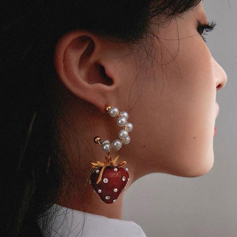 Retro Pearl & Strawberry Earrings: Childlike, Trendy Design for Women
