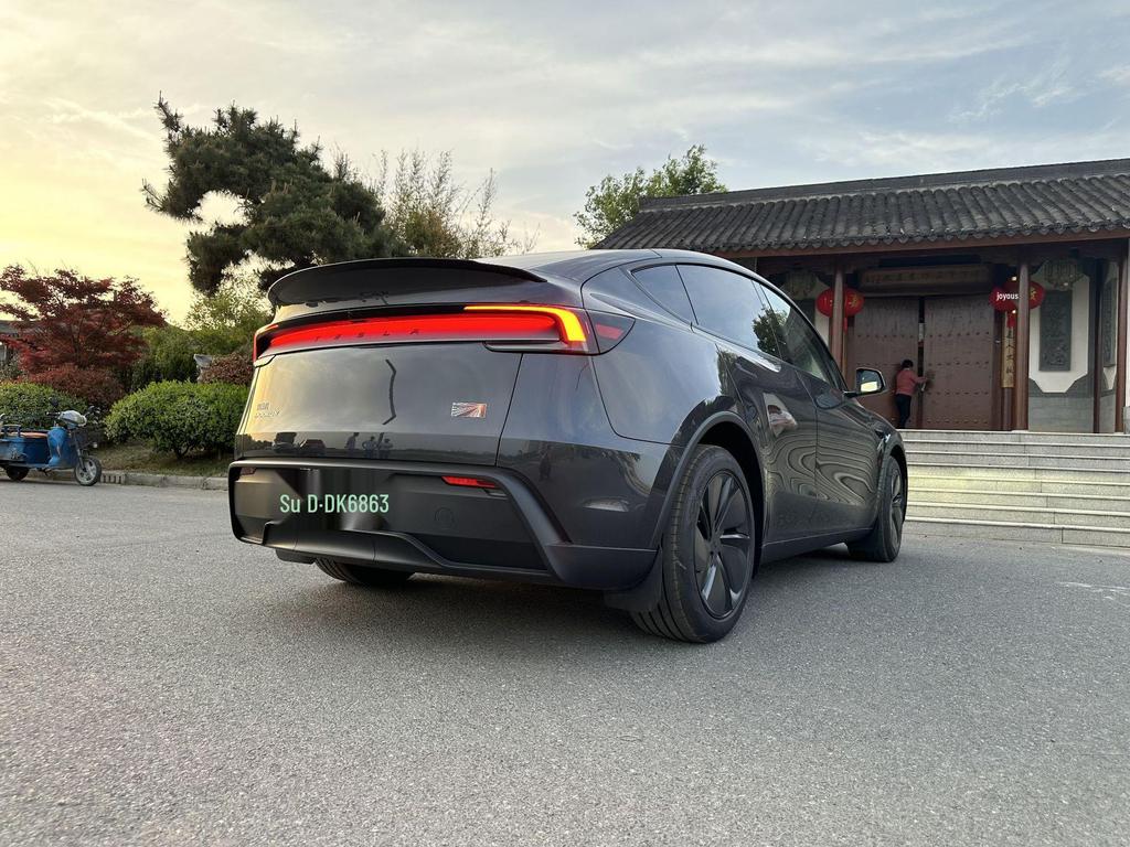 High-Performance Carbon Fiber Rear Spoiler for Tesla Model Y/3