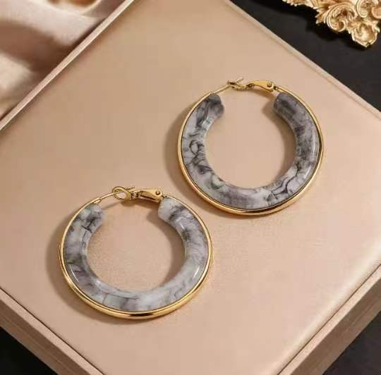 

European and American earrings, resin large earrings, exaggerated temperament 1111 popular high-end light luxury earrings