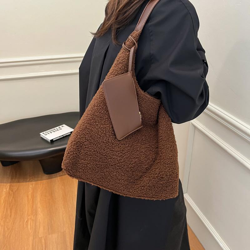 Lamb wool bag autumn and winter 2025 new large-capacity shoulder shopping bag high-end commuter tote bag