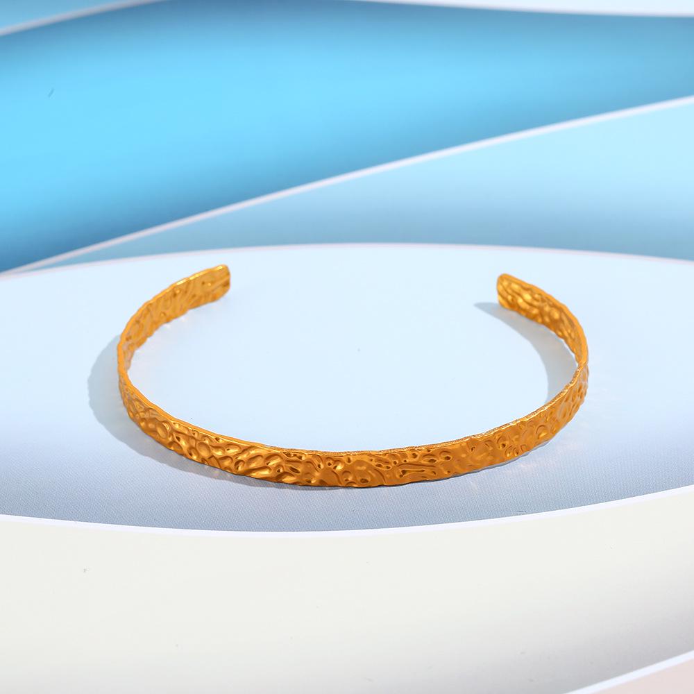 Retro Geometric C-shaped Adjustable Starlight Bracelet for Women in 18K Gold-Plated Non-fading Aluminum