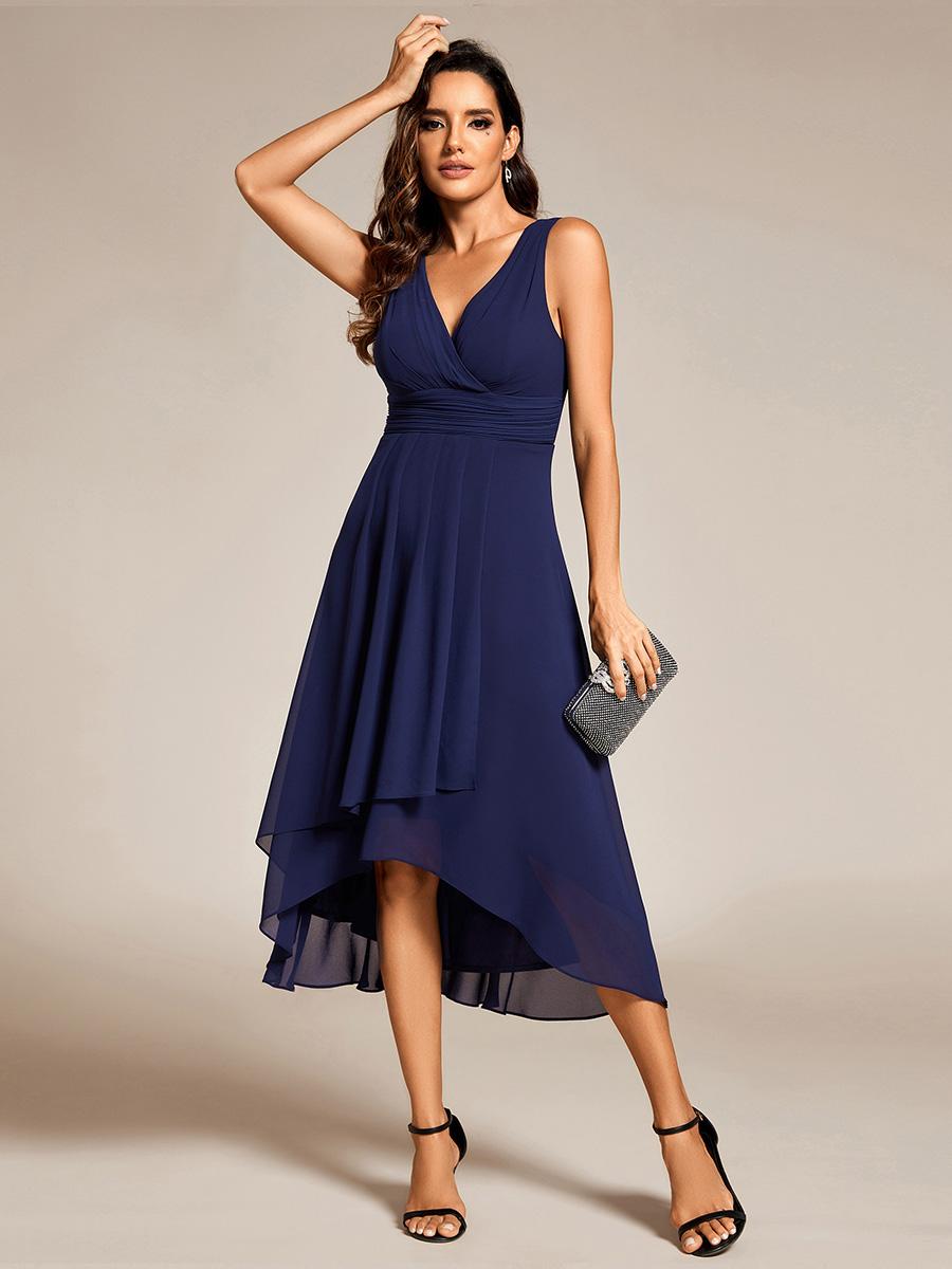 Элегантное женское плиссированное шифоновое платье с высоким и низким вырезом — фото 5