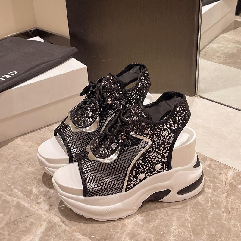 

Летние сандалии на толстой подошве для женщин, повседневные, большого размера, пляжные, с вырезами, на высоком каблуке, спортивного стиля, танкетки, сандалии женские 37 серебряный