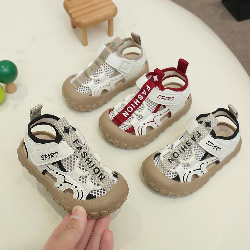 Jungen Reifenspur Trendige Sportsandalen 2026 Neue Sommer Freizeit Geschlossene Zehen Sandalen für Mädchen, Kleinkind Lauf Sandalen