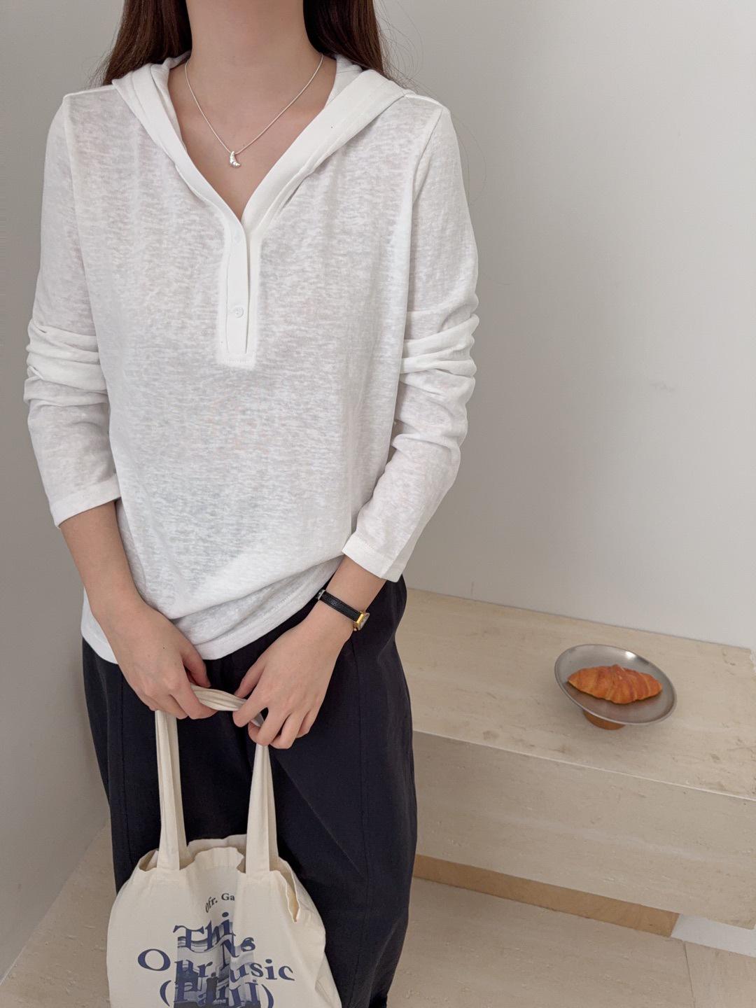 

Korean High-End Slimming Hooded Long-Sleeve T-Shirt: Lightweight & Versatile Base Layer for Women One Size (80-140)