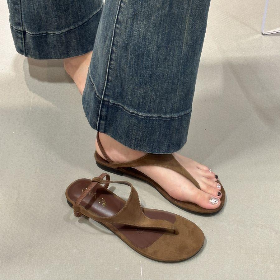 2025 summer new simple daily versatile toe flat sandals women wear beach retro round head Roman shoes