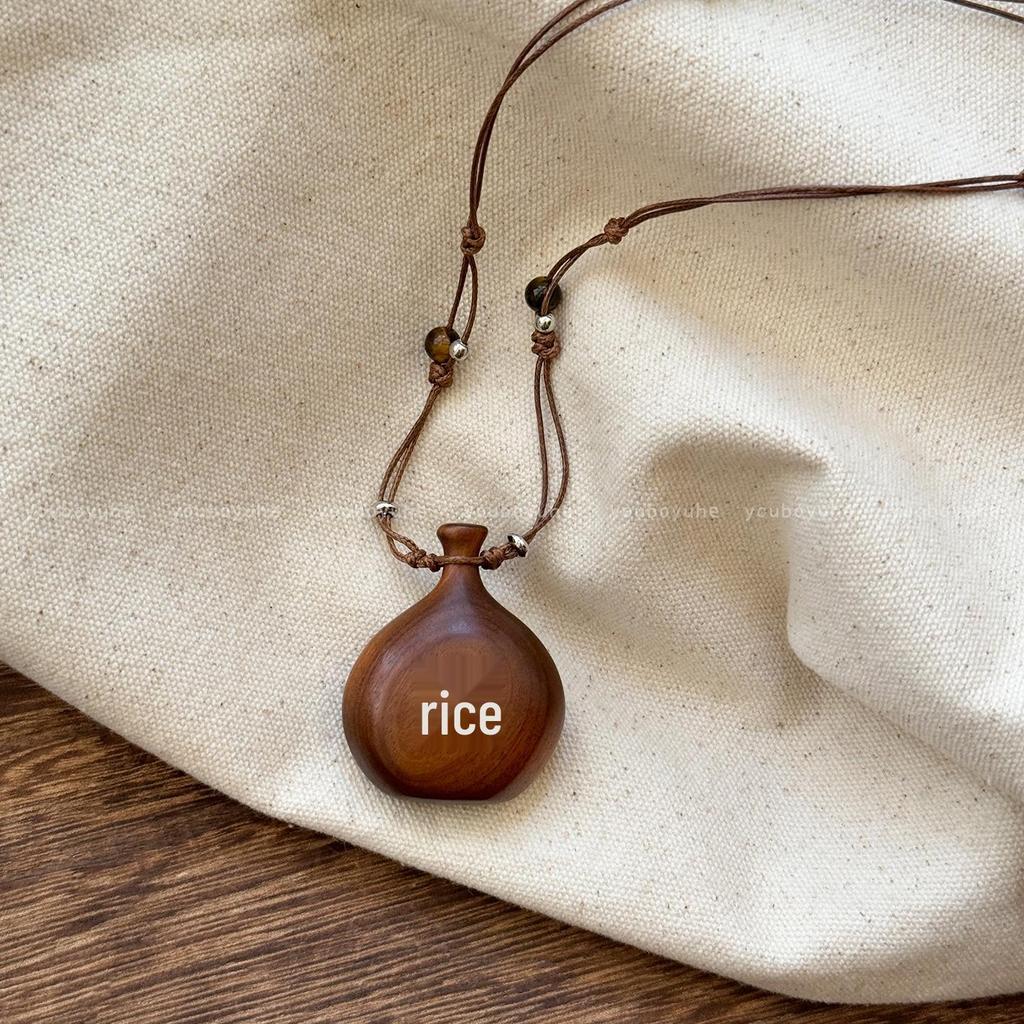 2025 Nowy Damski Naszyjnik z Sandalowego Krzyża i Flaszeczki z Koralikowym Sznurkiem