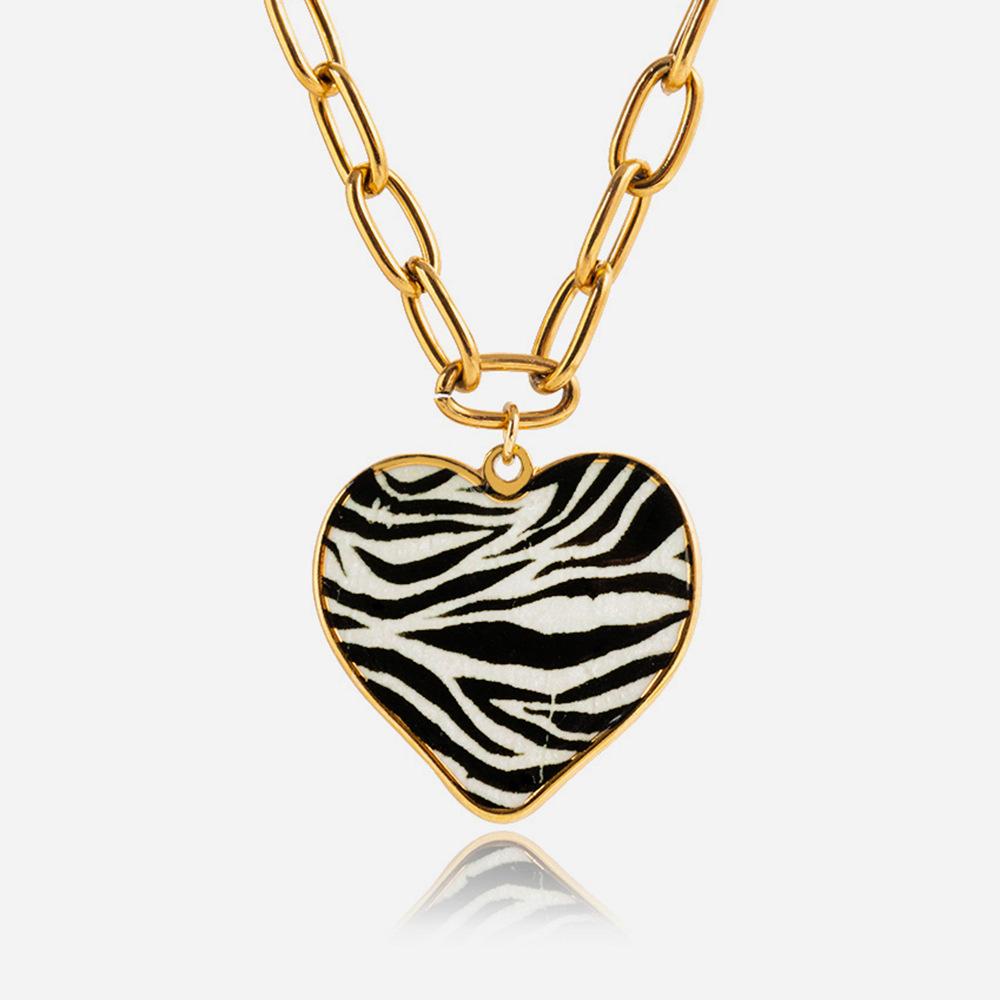 Vintage style 18K gold leopard print oil print love pendant necklace accessory accessories