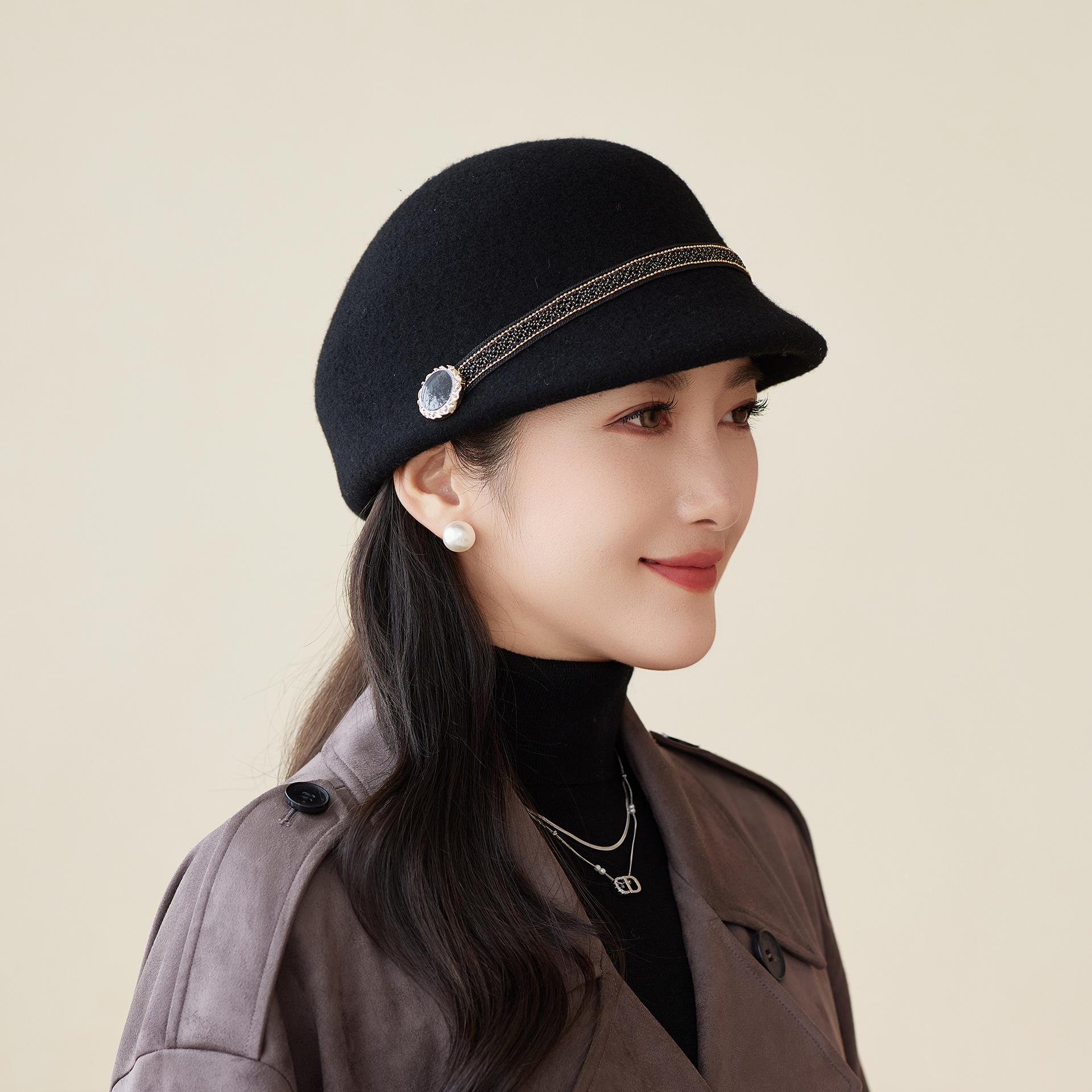 

Autumn and Winter Women s Retro Style Beret Equestrian Hat Fashionable Warm Duck Tongue Hat One size чёрный