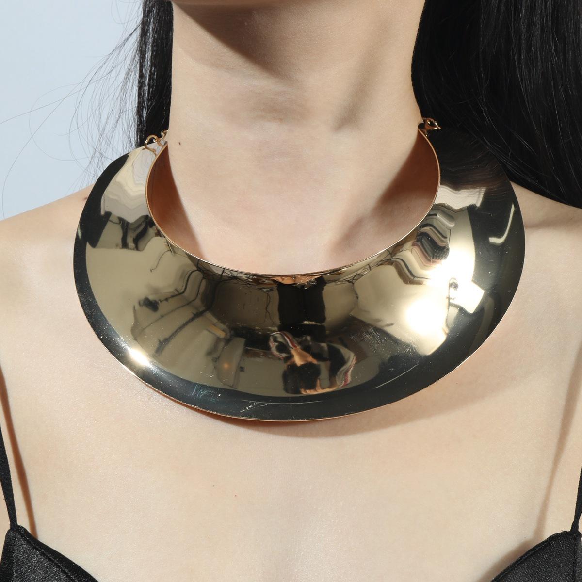 

Нишевая широкая версия металлической дуги гладкое ожерелье, легкая роскошная высококачественная персонализированная универсальная цепочка на шею