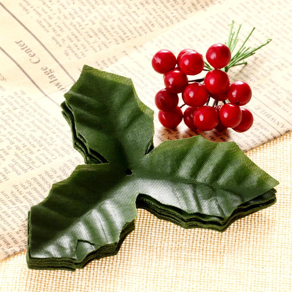 50Pcs Christmas Artificial Red Berry Stems with 50pc Green Leaves for Party Holiday Home Decoration DIY Garland Wreath Ornaments