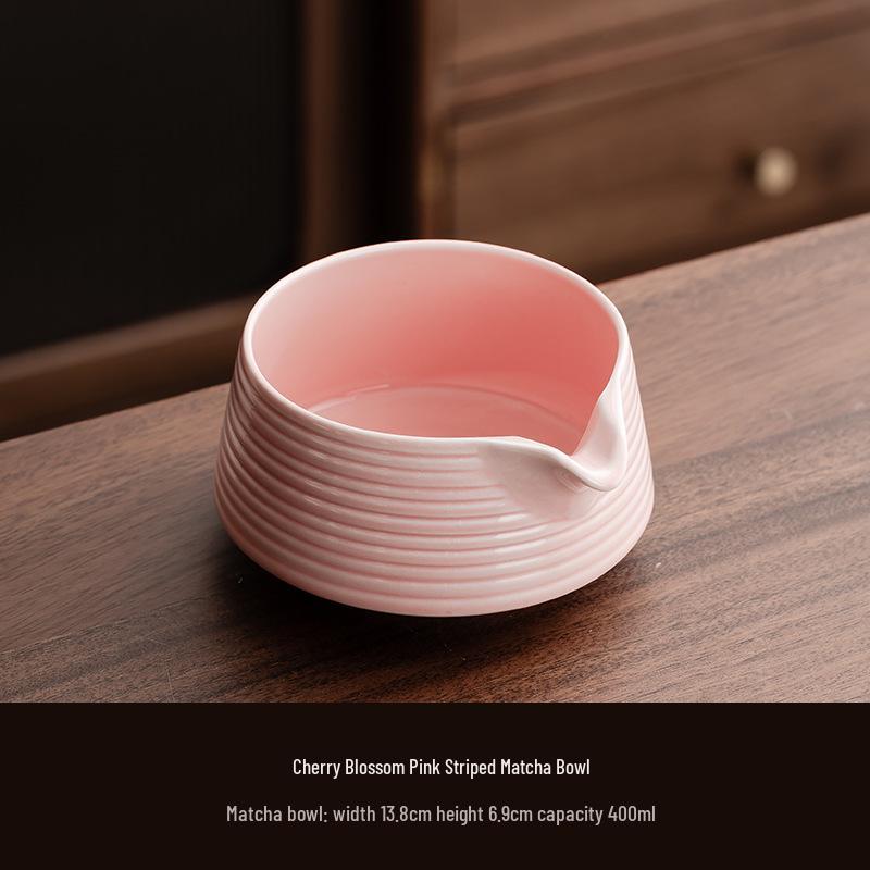 Ręcznie robiona duża japońska ceramiczna miseczka do matchy i zestaw trzepaczki