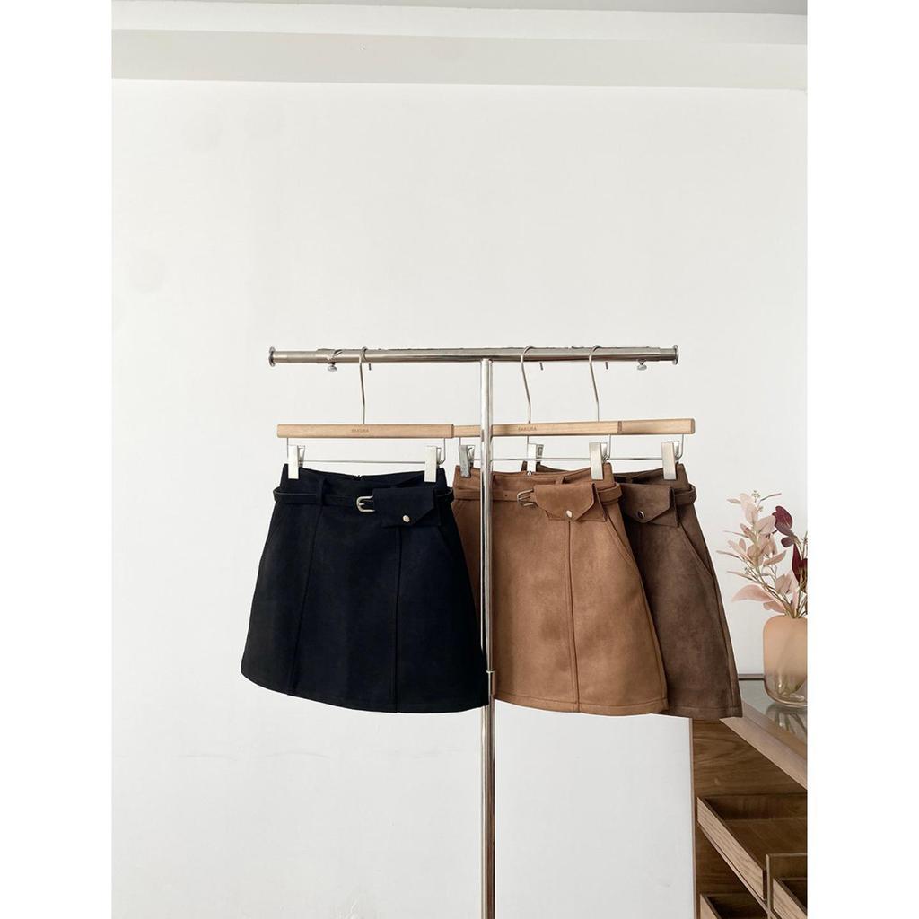Korean-Style High-Waisted Black Suede A-Line Mini Skirt with Belt - Autumn Collection, Hip-Hugging, Exposure-Resistant.