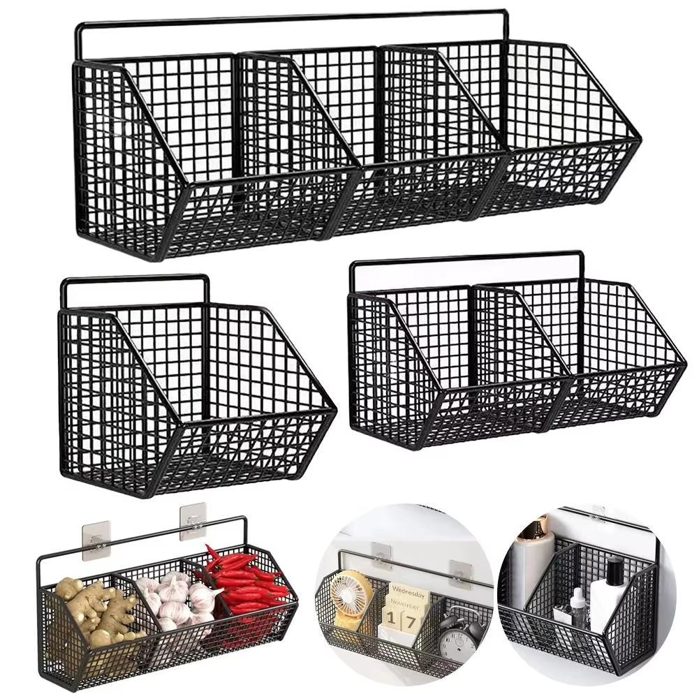 An der Wand montierter Aufbewahrungskorb für die Küche, geeignet für die langlebige Aufbewahrung von Gewürzen, Knoblauch, Zwiebeln und Gemüse aus Metalldraht.