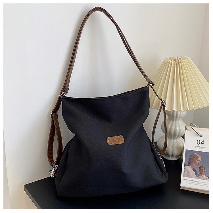 

Модна популярна сумка жіноча 2024 осінь та зима нова жіноча сумка спортивного стилю універсальна сумка через плече модна вибухова сумка-тоут чорний