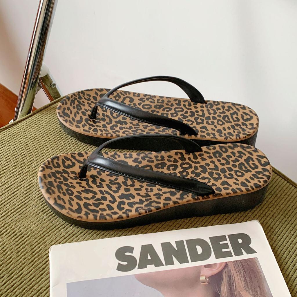 Women's Wedge Shoes 2025 Summer New Leopard Outdoor Breathable Flip Flops Comfortable Non Slip Soft Sole Beach Flats