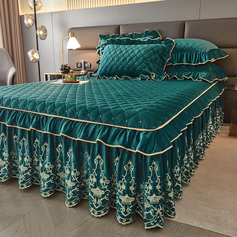 3pcs Luxurious European Quilted Crystal Velvet Bed Skirt Set with Lace Trim - Warm, Thick, Non-Slip, Includes 2 Pillow Shams and 1 Bed Skirt