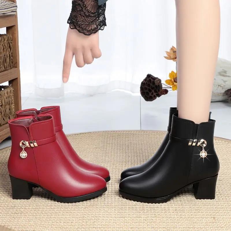 New Exquisite Women's Snow Boots Winter Warm and Anti Slip Wear Resistant Middle Aged and Elderly Modern Boots with Velvet