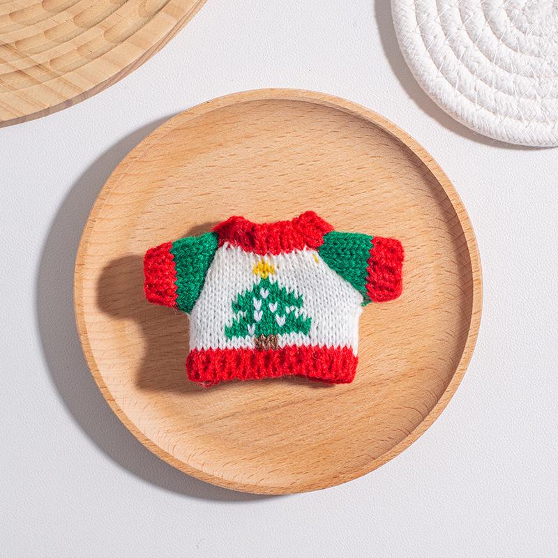 Labubu Christmas Sweater & Accessories Set for All Generations Keychain