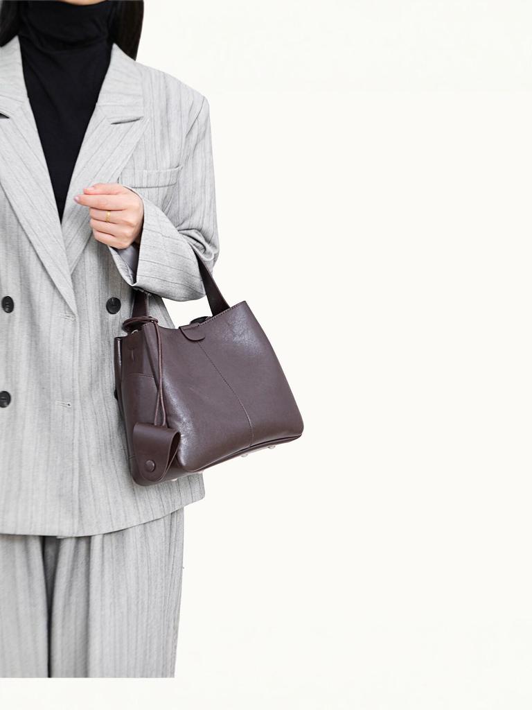 Women's Large Capacity Genuine Leather Drawstring Bucket Bag - Korean Style Fashionable Tote for Commute