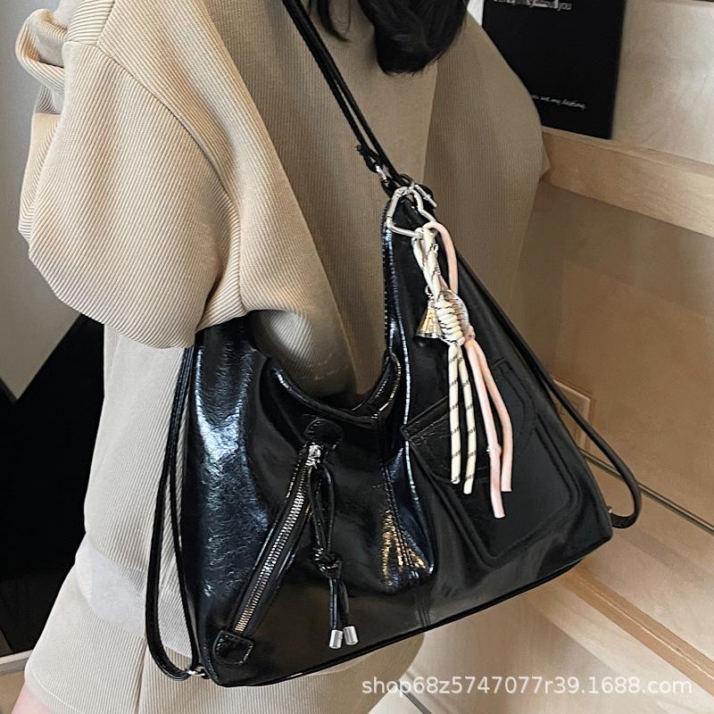 Large capacity tote bag women's popular versatile shoulder bag 2025 simple messenger bag fashion trend multi-purpose backpack