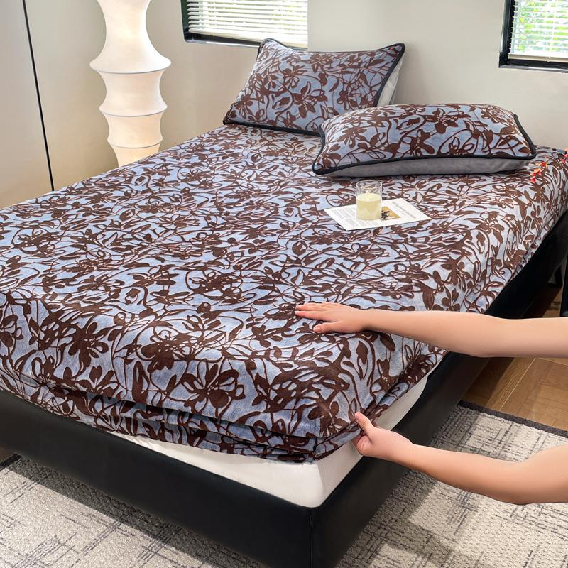 Thicken Bedsheet Soft Velvet Bed Cover for Winter Elastic Bed Linen Adults Kids Room Fitted Sheet drap de lit (No Pillowcase)