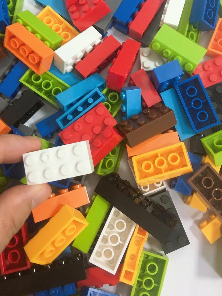 small particle building blocks in bulk for parent-child interaction to build puzzle building block toys