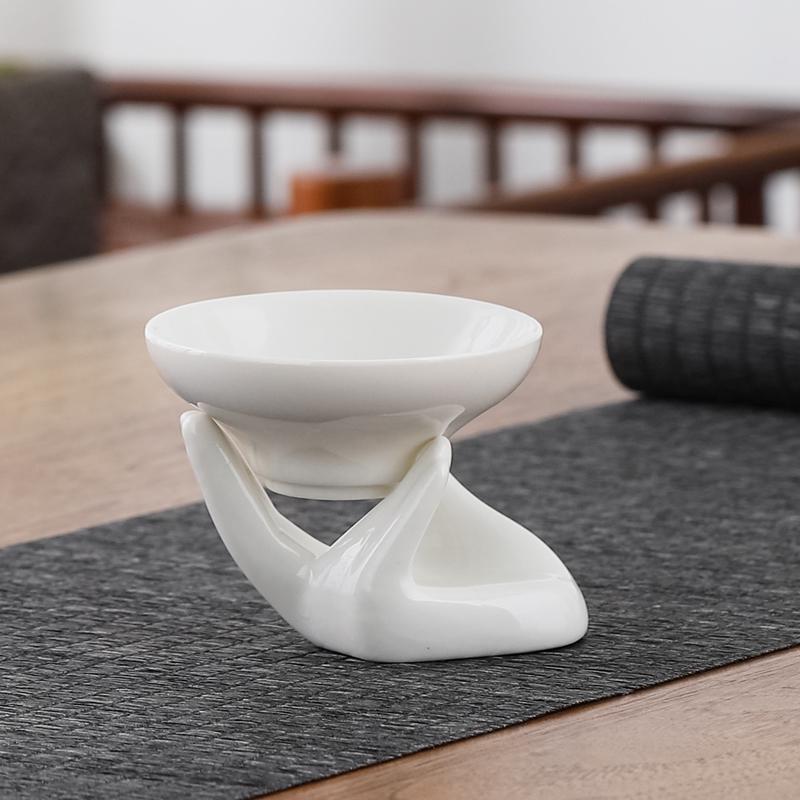 

Керамический чайный набор: Гун Дао Бэй (Кубок Справедливости) с ситечком, разделителем, встроенной чашкой из цзыша и фильтром для чайных листьев.