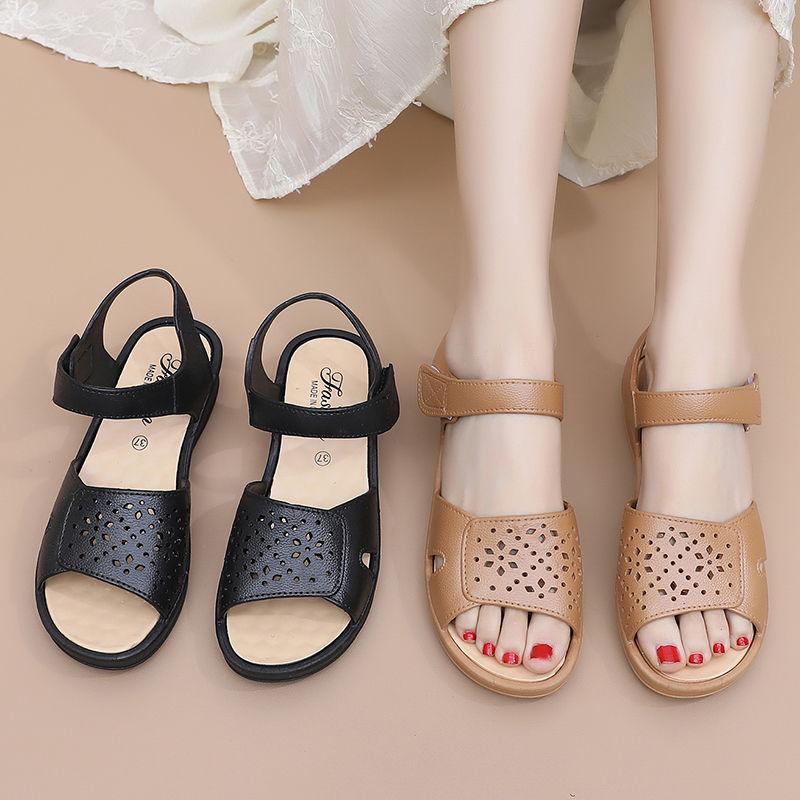 Sandals for Middle-aged and Elderly Women In Summer Fashionable, Non Slip Flat Bottomed New Style for Wearing on The Outside