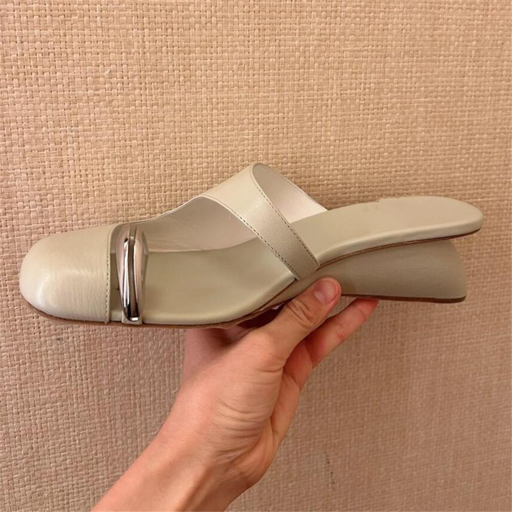 Női Kerek Orrú Papucs Női Üreges Fém Orrésszel Ékek Félpapucsok Női Valódi Bőr Mules Strand Alkalmi Cipők